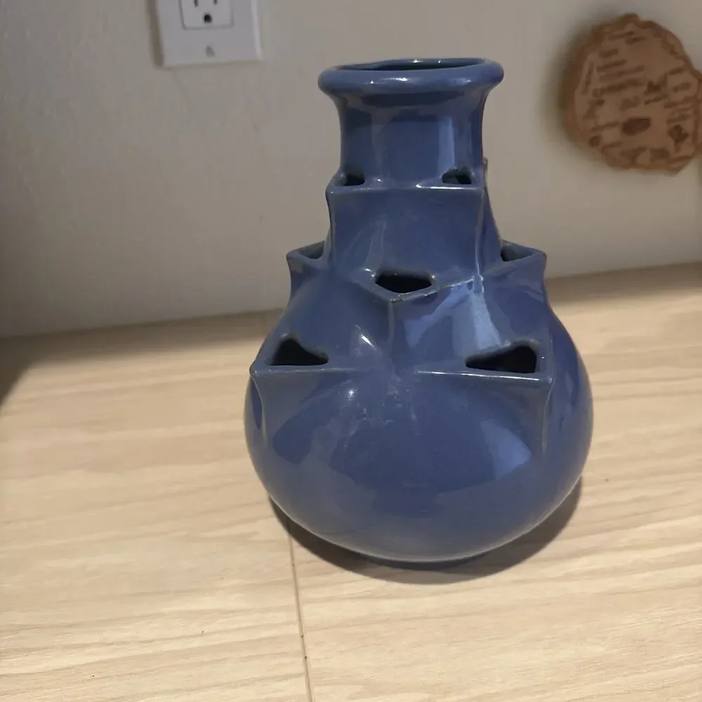 Vintage Western Stoneware Monmouth Pineapple Vase Strawberry Planter Jar Blue 8”